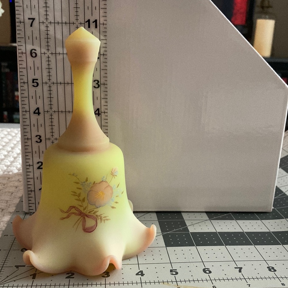 Fenton Burmese Dogwood bell